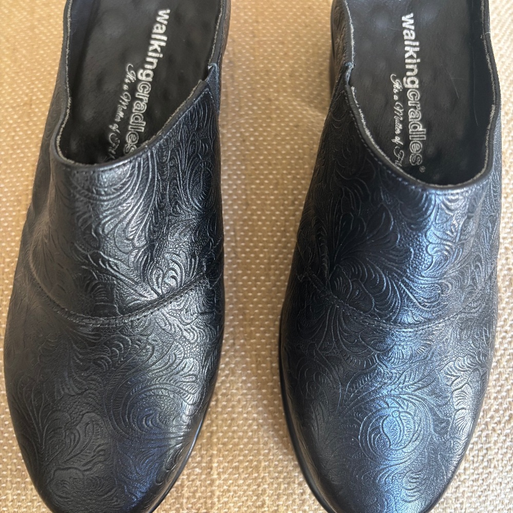 The Walking Company, Walking Cradles clogs, Black, Size 6.5